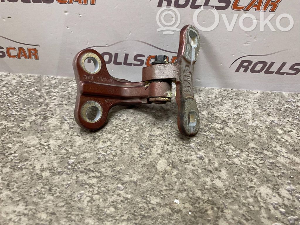 Volvo V50 Front door lower hinge 