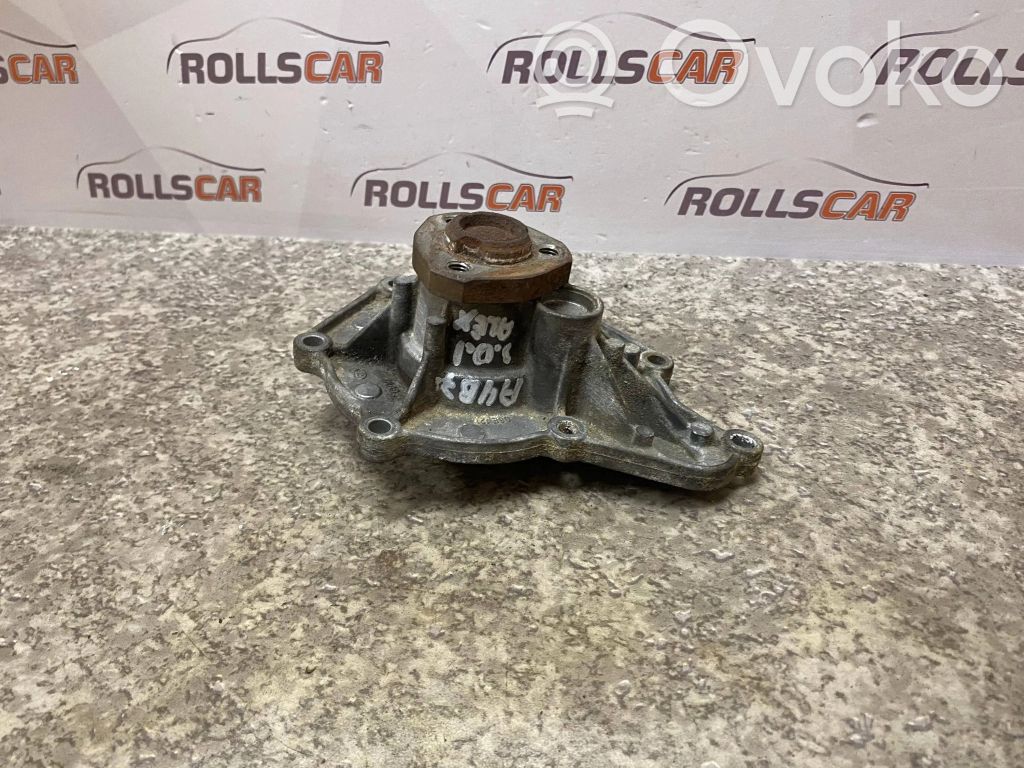 Audi A4 S4 B7 8E 8H Vesipumppu 