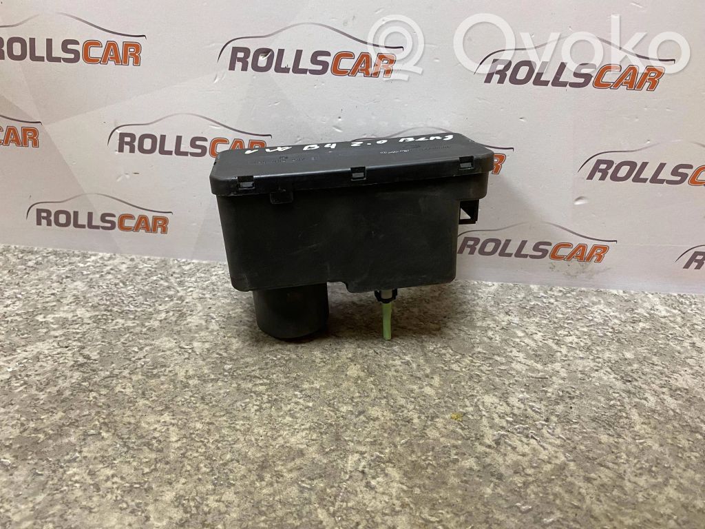 Volkswagen PASSAT B4 Central locking vacuum pump 