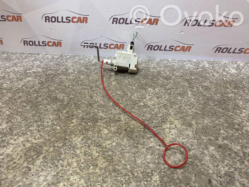Audi A6 S6 C5 4B Degalų bako dangtelio spynos varikliukas 