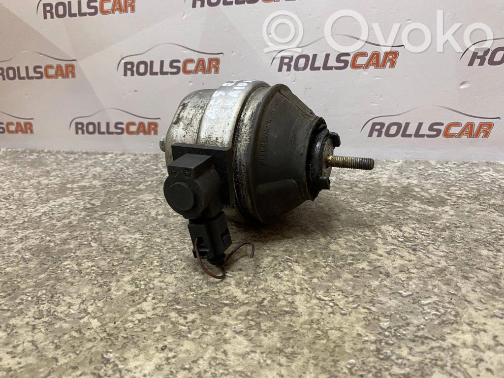 Audi A6 S6 C5 4B Engine mount bracket 