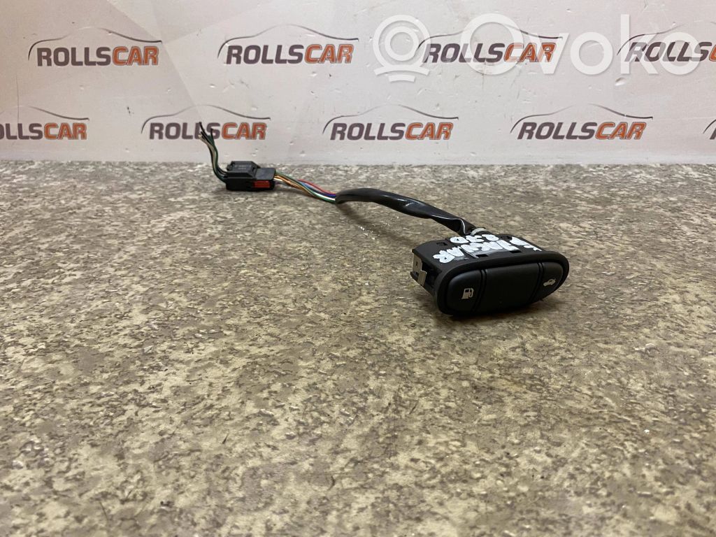 Jaguar S-Type Fuel tank opening switch 