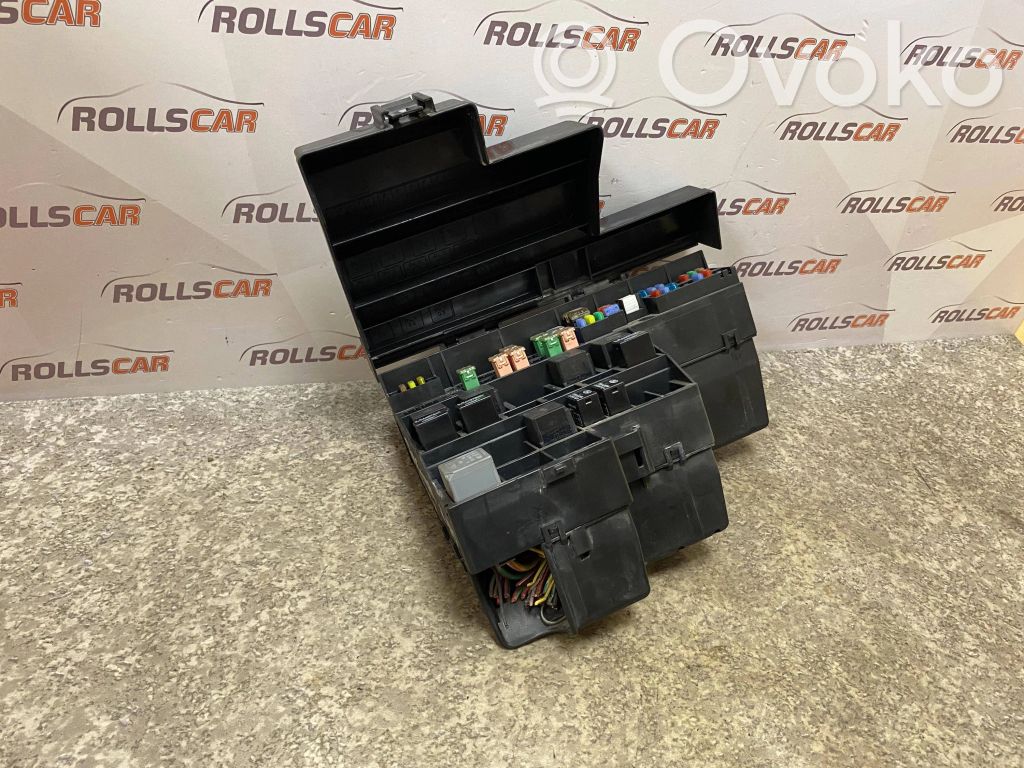 Jaguar S-Type Fuse module 