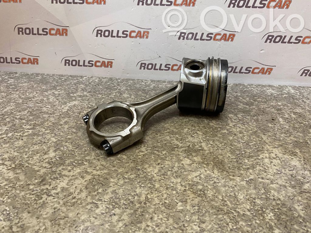 Toyota Avensis T250 Piston with connecting rod 