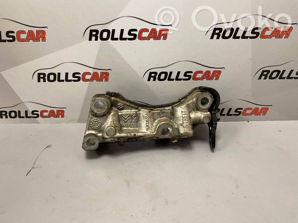 Peugeot 207 Engine mounting bracket 
