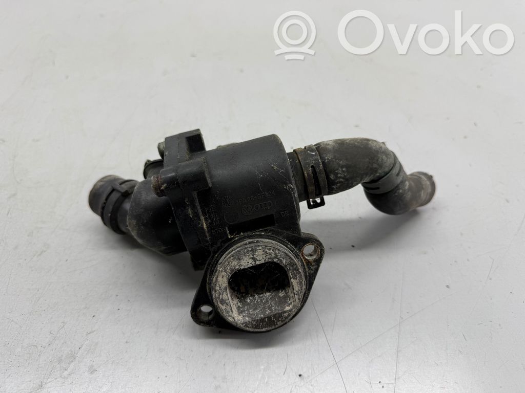 Termostat / Obudowa termostatu   06B121111D