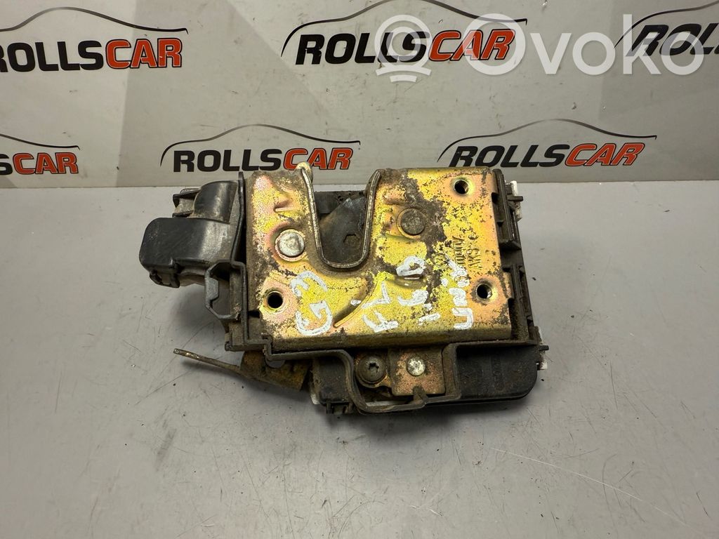 Volkswagen Golf III Front door lock 