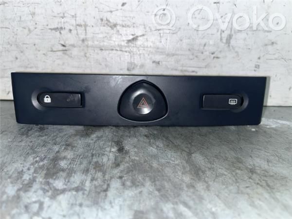 Botón interruptor de luz de peligro   8200071224