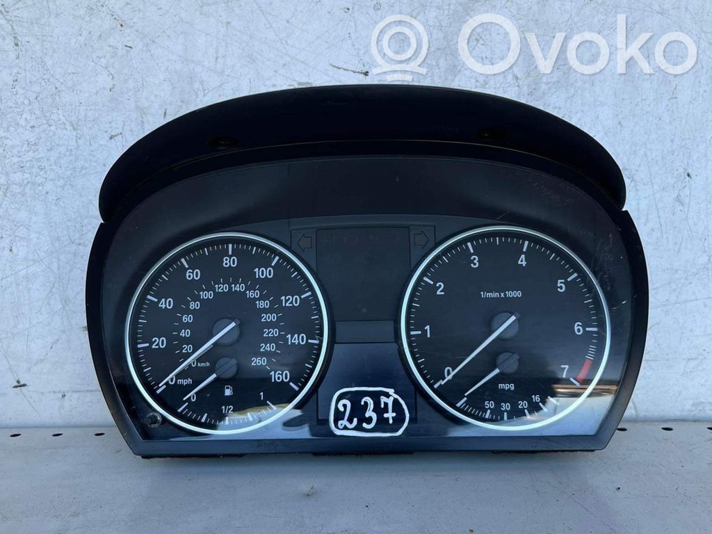 Geschwindigkeitsmesser Cockpit   9187053,102536093