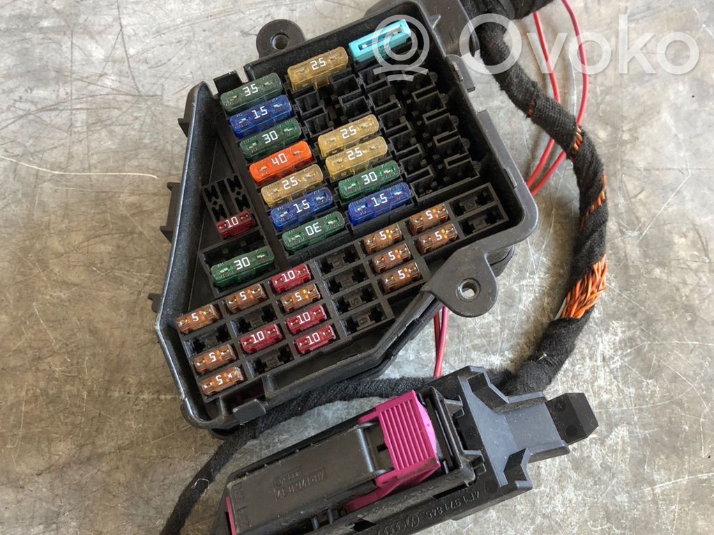 Volkswagen Golf V Fuse box set 
