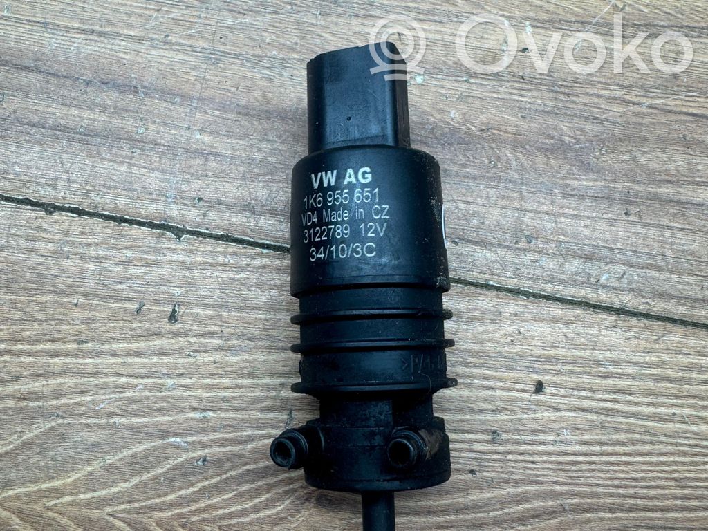 Volkswagen Touran I Windscreen/windshield washer pump 