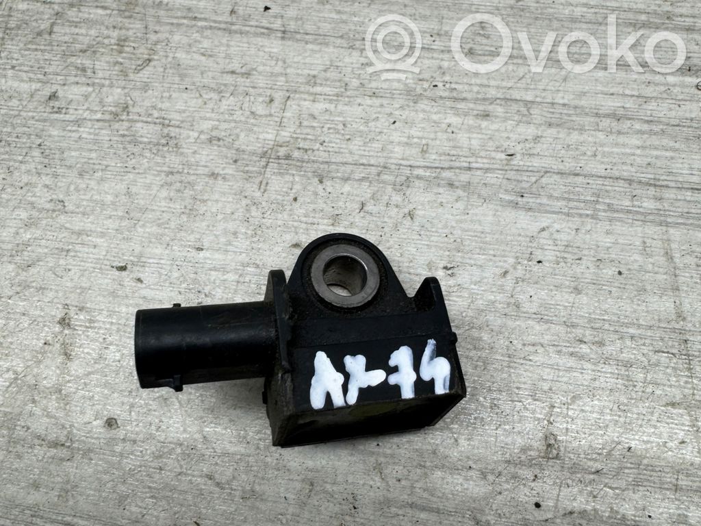 Volkswagen PASSAT B8 Czujnik uderzenia Airbag 