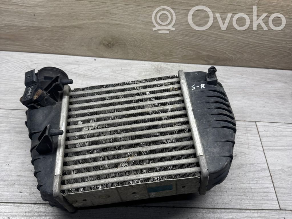 Audi A6 S6 C6 4F Interkūlerio radiatorius 