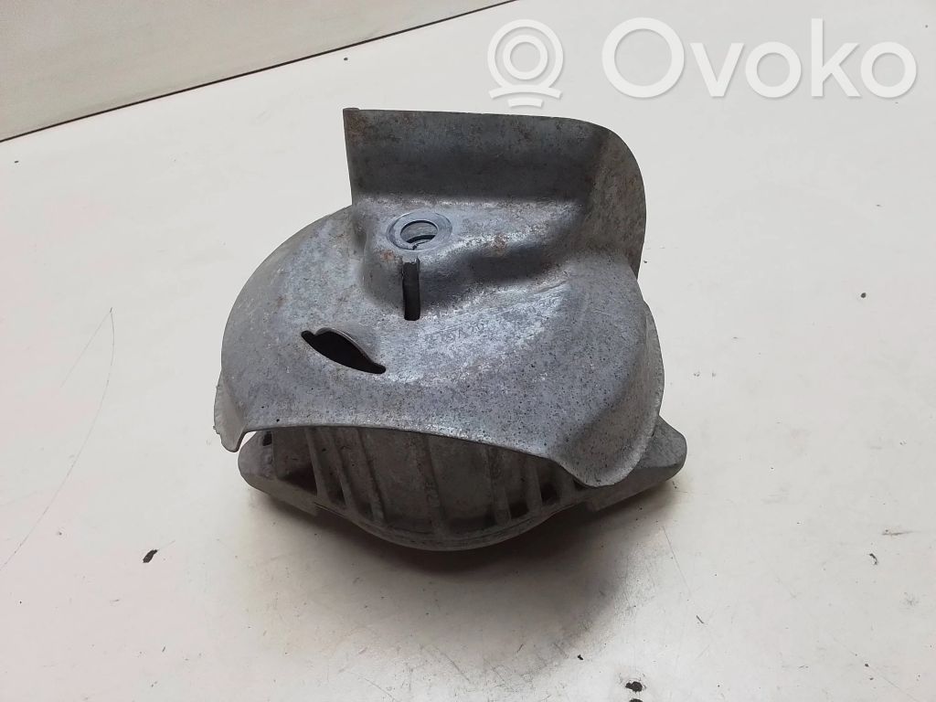 Mercedes-Benz C W204 Engine mount bracket 