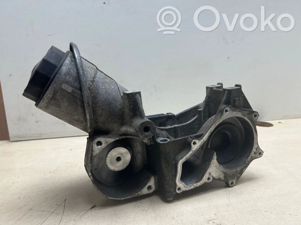 Honda Civic Oil filter mounting bracket 