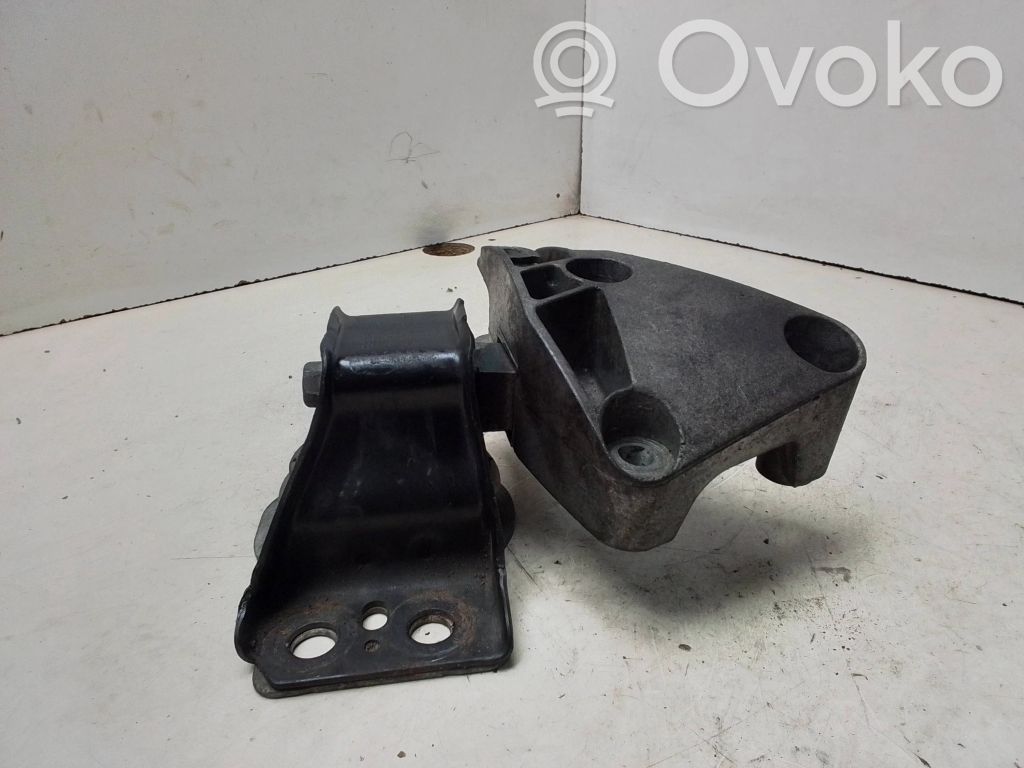 Renault Megane II Engine mount bracket 