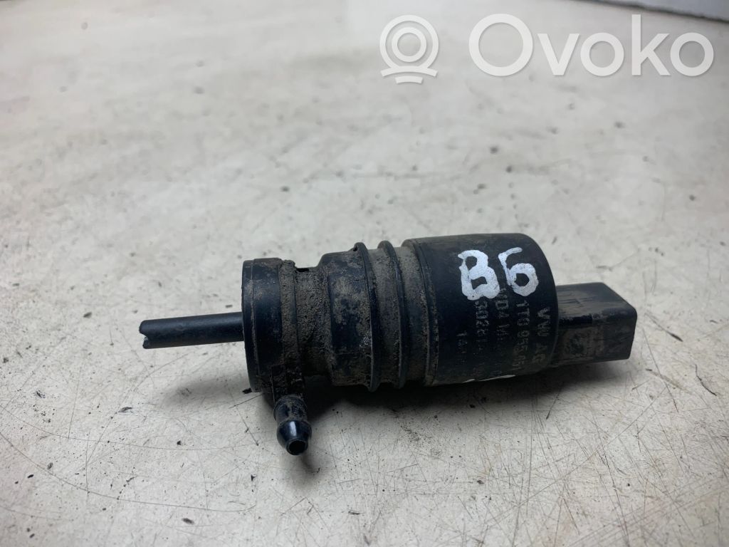 Volkswagen PASSAT B6 Windscreen/windshield washer pump 