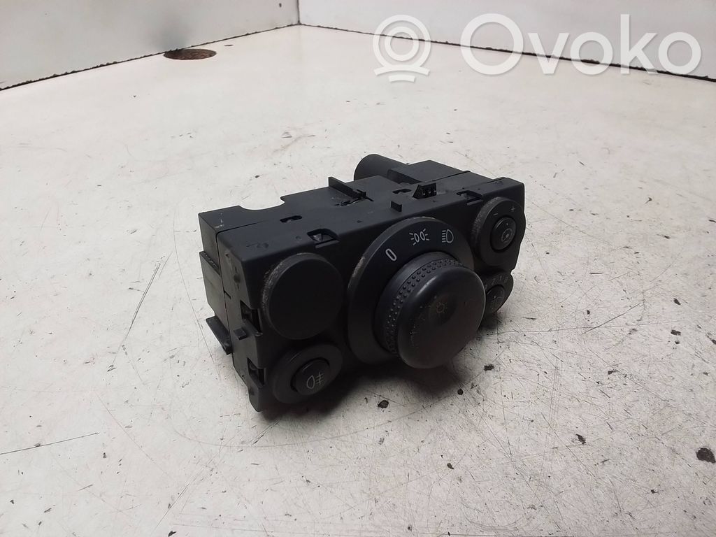Opel Astra H Light switch 