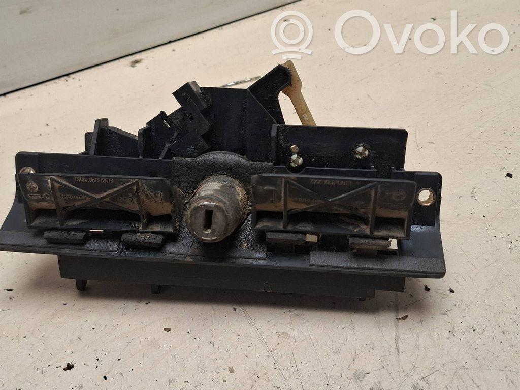 Audi A4 S4 B5 8D Tailgate/trunk/boot exterior handle 