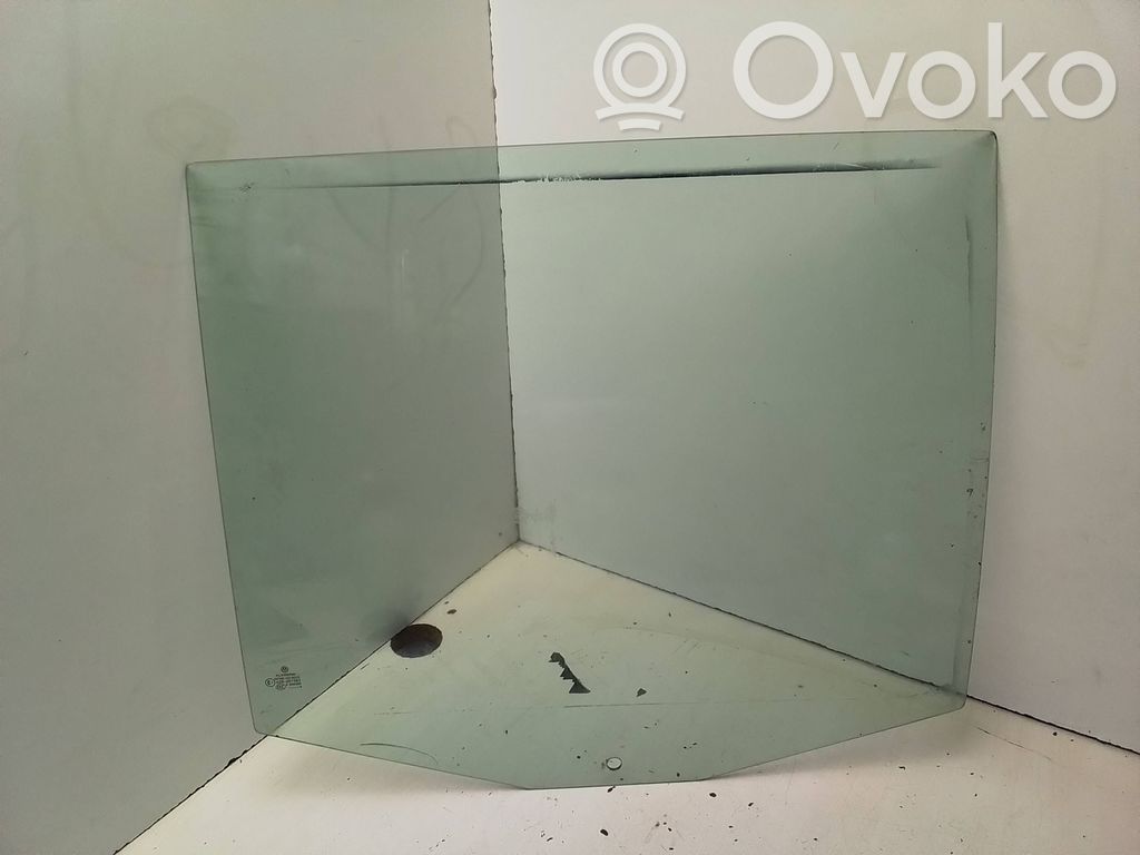 Volkswagen Touran I Rear side window 