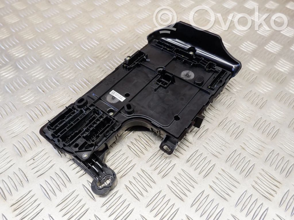 Tesla Model 3 Comfort/convenience module 