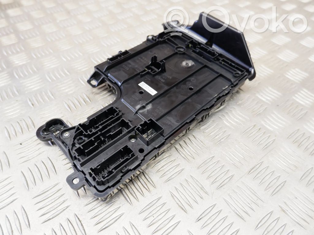 Tesla Model 3 Comfort/convenience module 