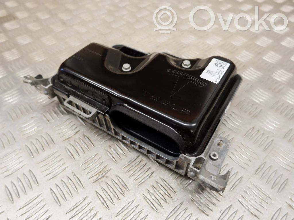 Tesla Model 3 Comfort/convenience module 