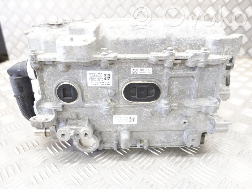 Toyota RAV 4 (XA40) Sprieguma pārveidotājs 