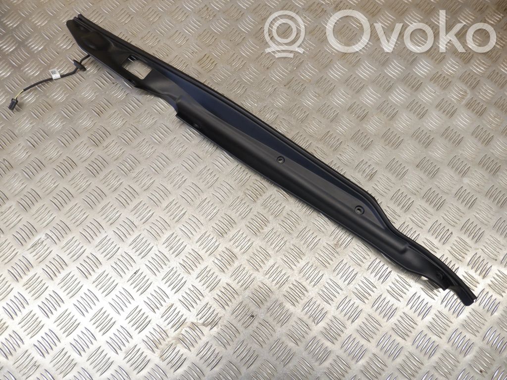 Tesla Model S Tailgate sensor 