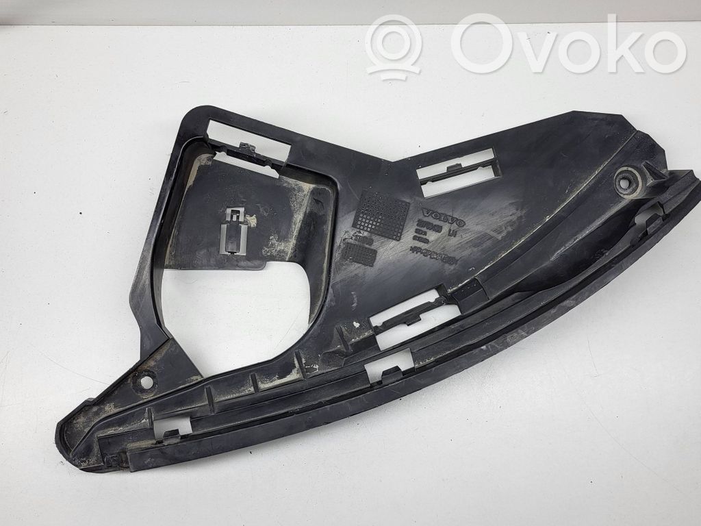 Volvo XC60 Uchwyt / Mocowanie lampy przedniej 