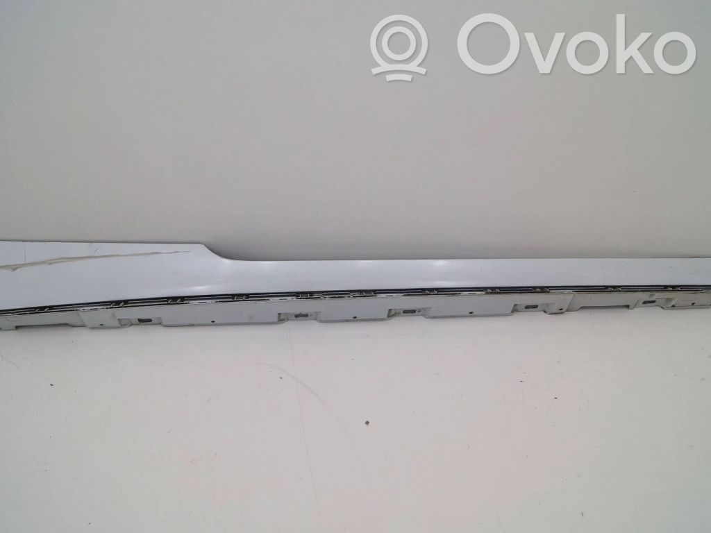 Audi A5 Kynnyksen/sivuhelman lista 