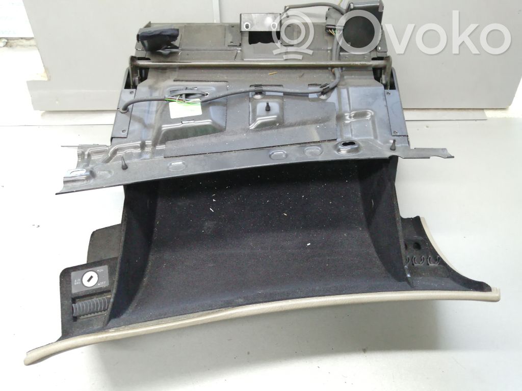 Audi A8 S8 D2 4D Handschuhfach 