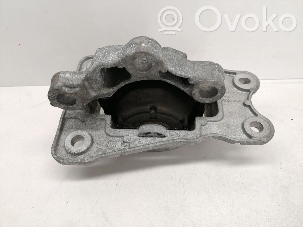 Volvo XC60 Engine mount bracket 