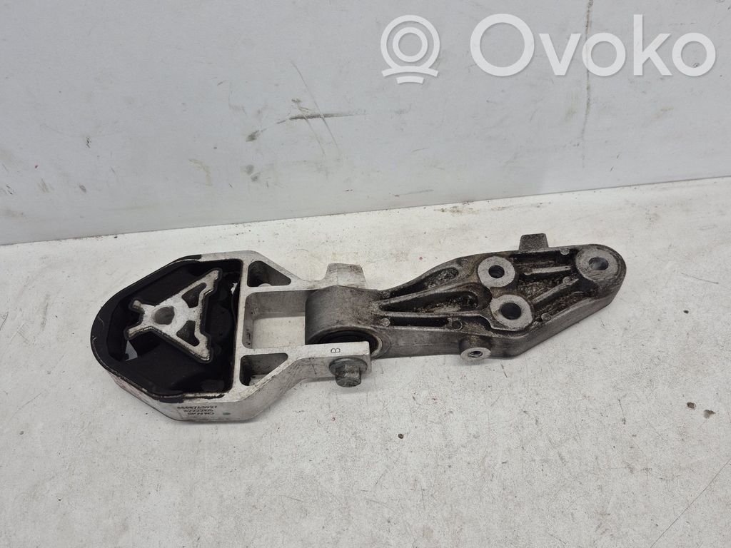 Volvo XC40 Engine mount bracket 