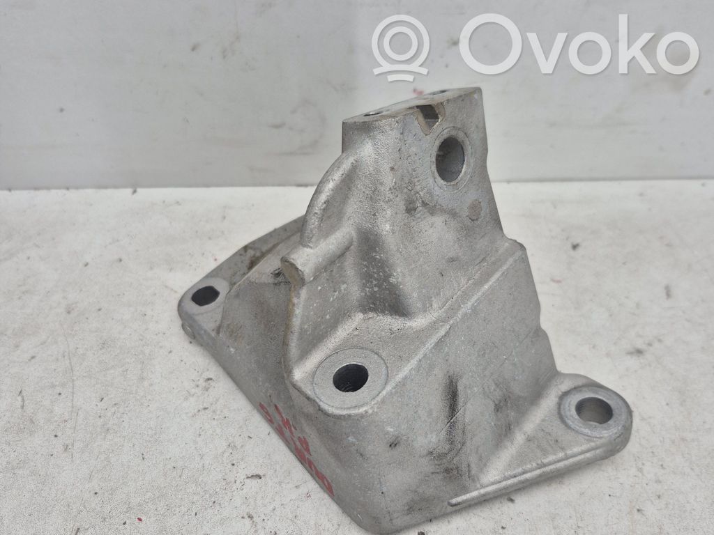 Dodge Durango Engine mounting bracket 
