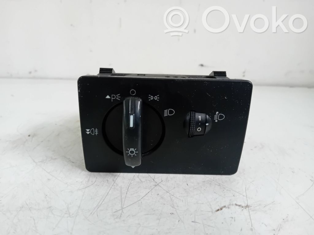 Light switch   4M5T13A024LA