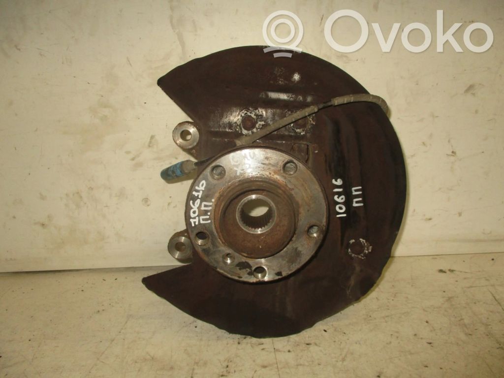 Front wheel hub spindle knuckle
