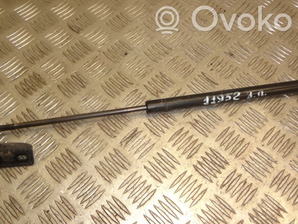 Volvo XC90 Tailgate strut 