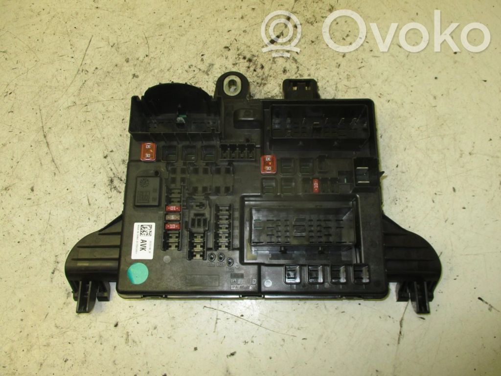 Opel Insignia A Juego de caja de fusibles 