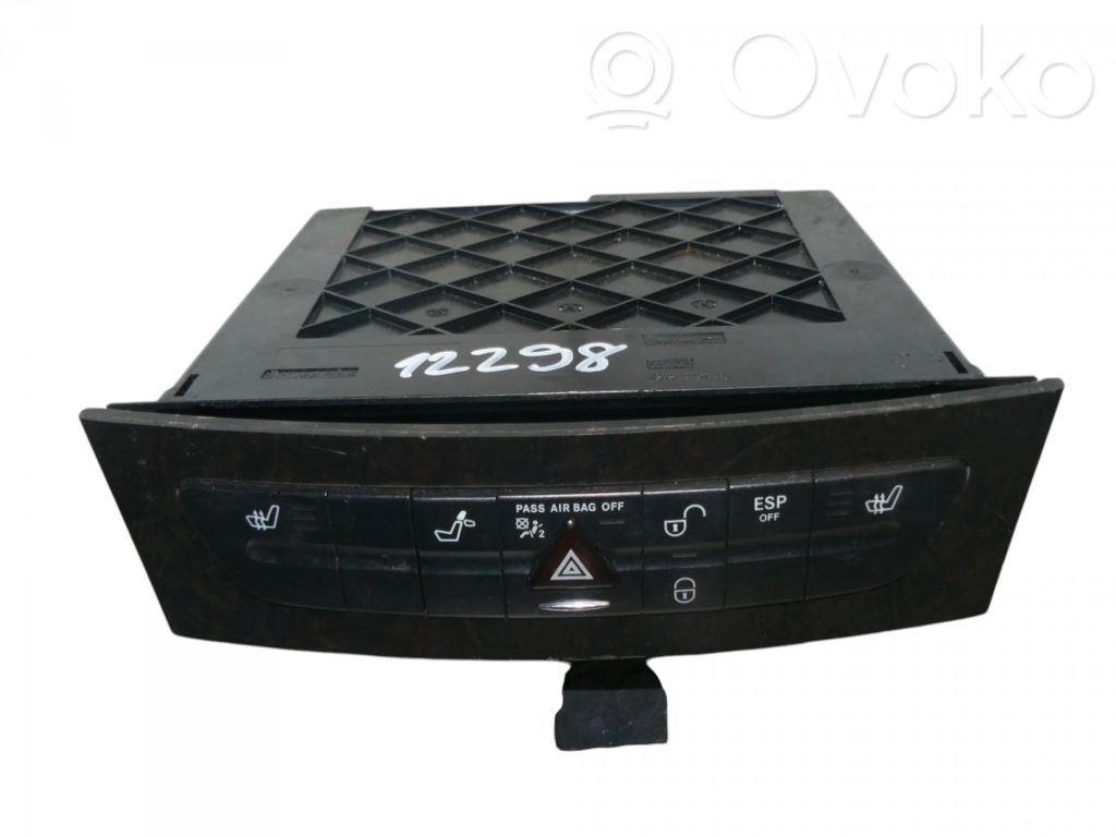 Mercedes-Benz CLS C219 Un conjunto de interruptores 