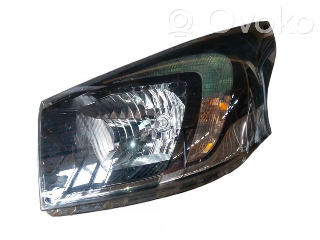 Opel Vivaro Lampa przednia 