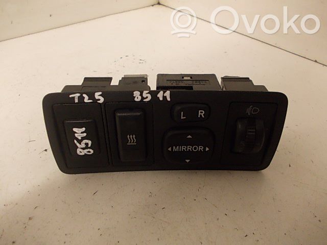 Toyota Avensis T250 Wing mirror switch 