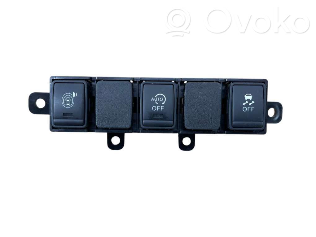 Nissan Pulsar Un conjunto de interruptores 