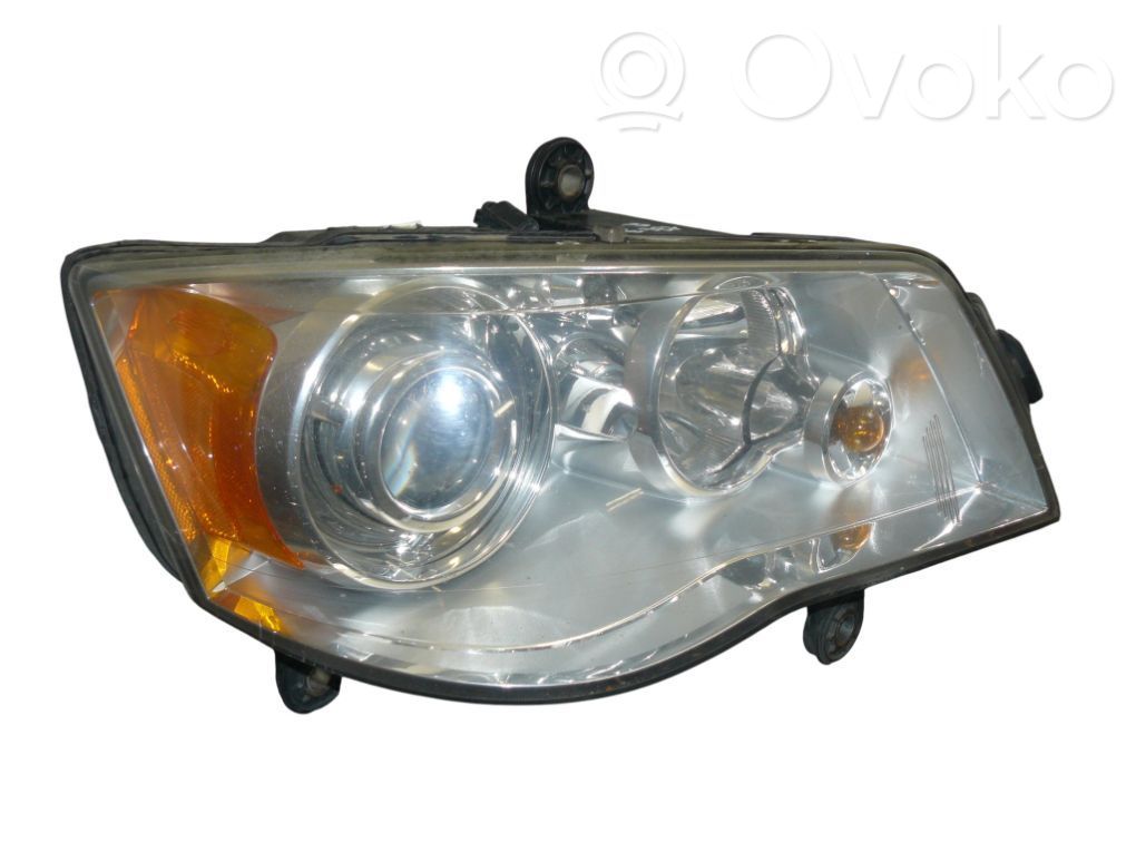 Chrysler Grand Voyager V Lampa przednia 