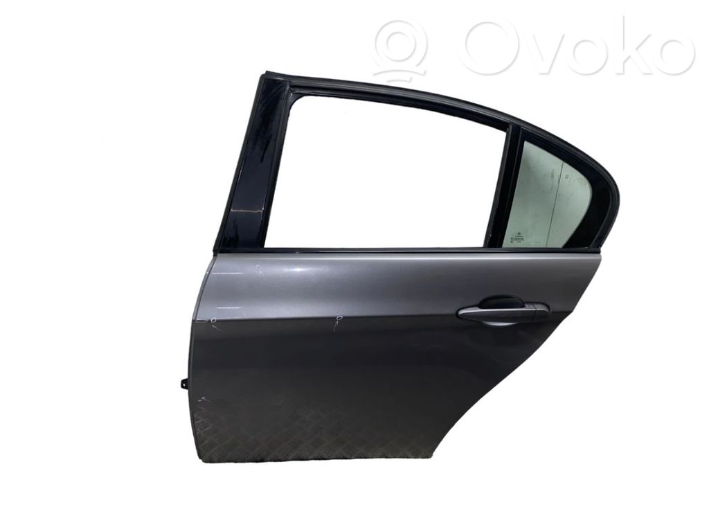 Aizmugurējās durvis   7203647,41007203647