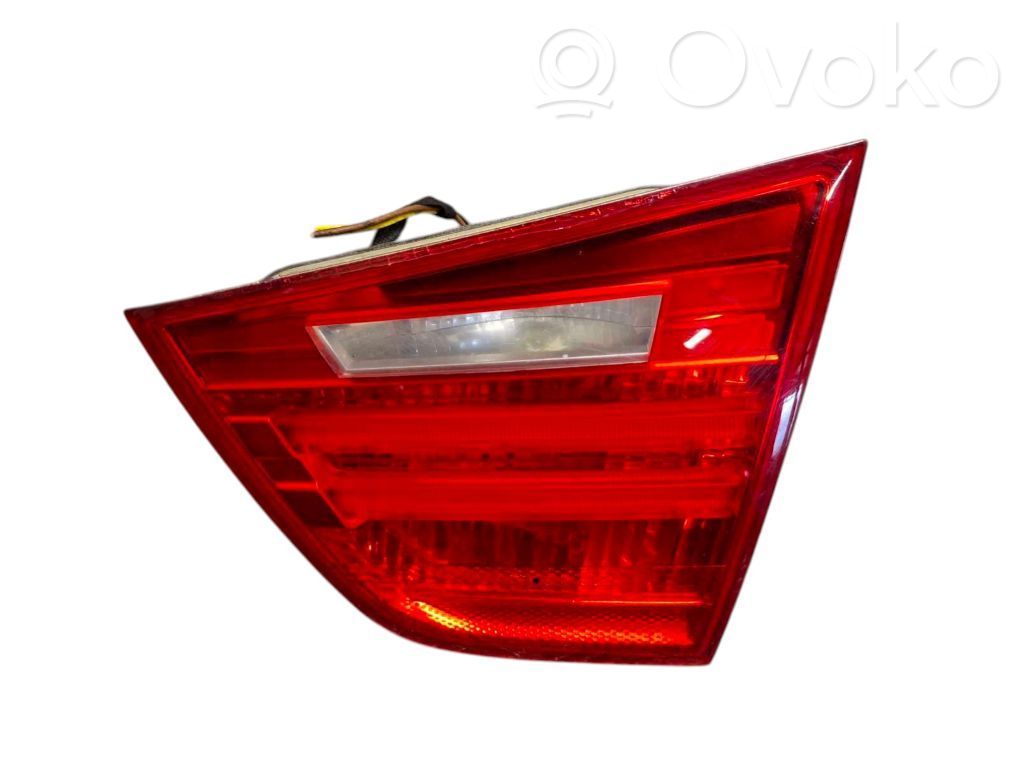 BMW 3 E90 E91 Aizmugurējais lukturis pārsegā 