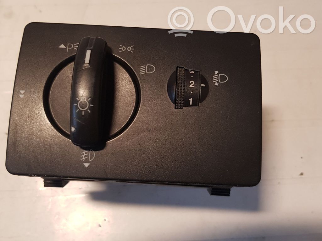 Light switch   7M5T13A024LA