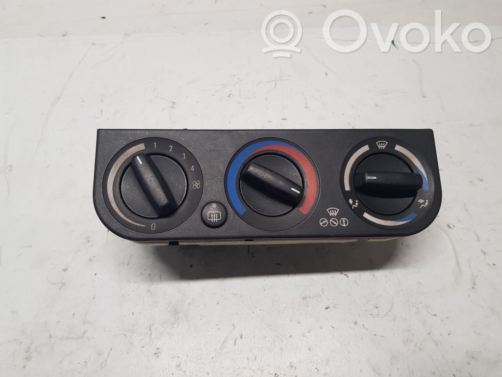 BMW 3 E36 Climate control unit 
