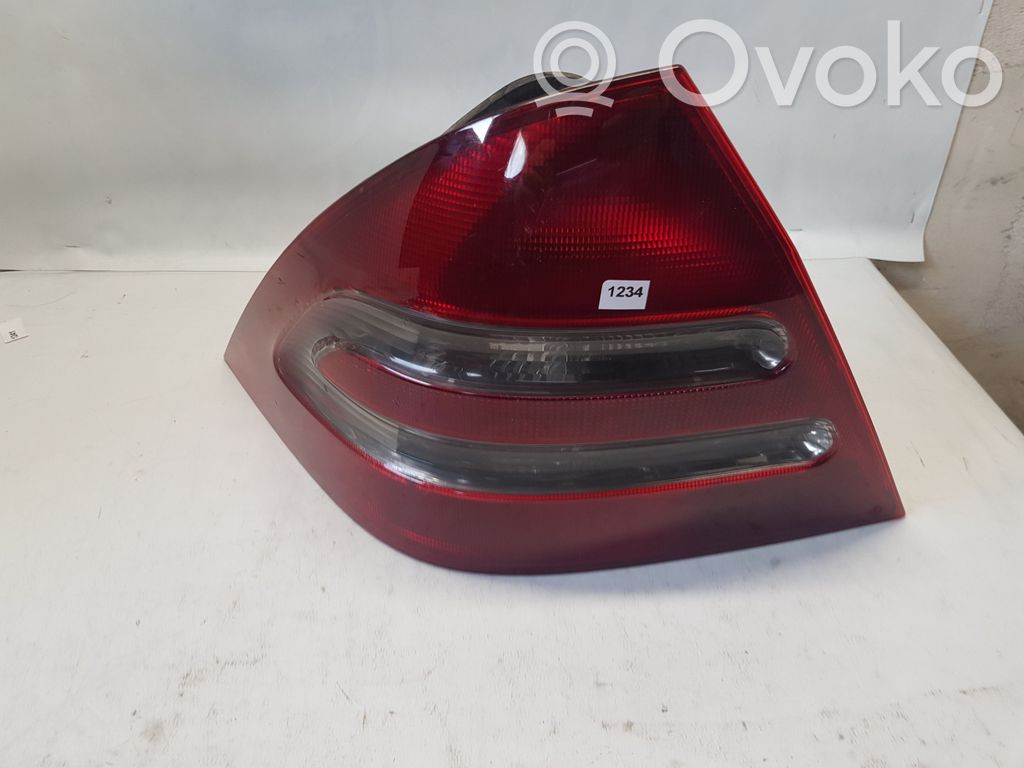 Mercedes-Benz C W203 Lampa tylna 