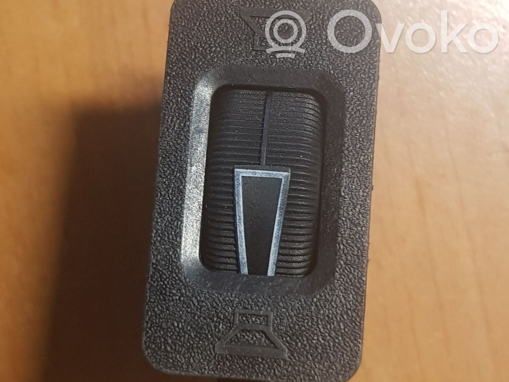 BMW 3 E30 Garso reguliavimo jungtukas 